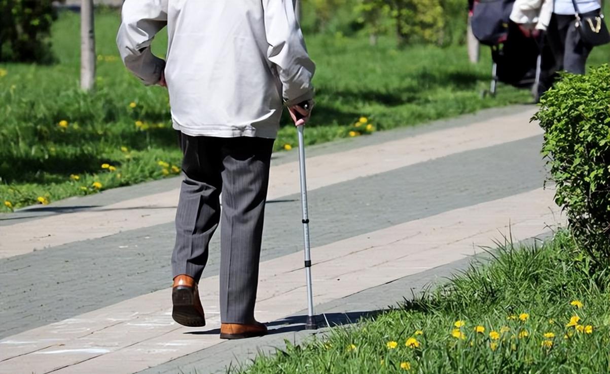 脑梗 克服走路手臂屈曲