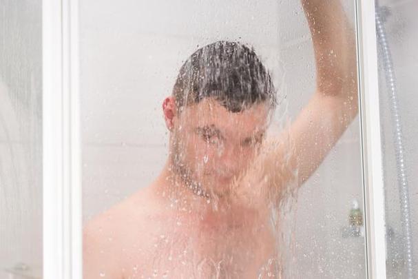 脑梗人去浴室洗澡好吗