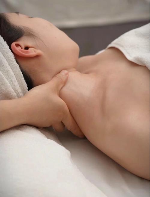 颈部淋巴按摩什么穴位