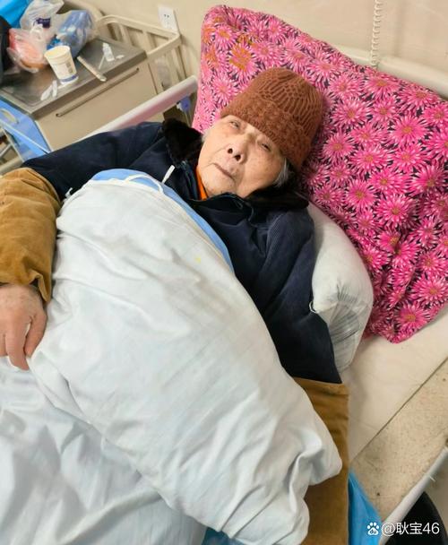 八十脑梗卧床老人爱哭