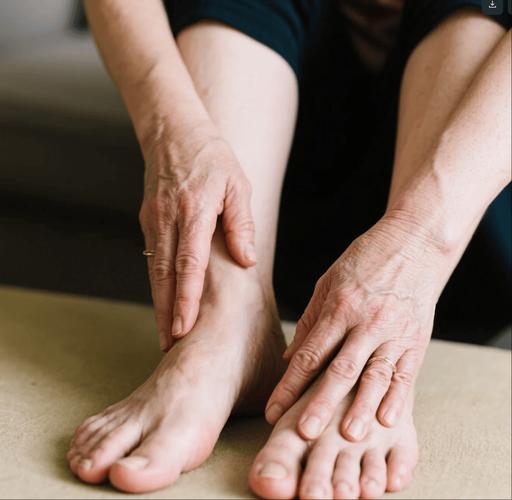 类风湿性关节炎手脚肿