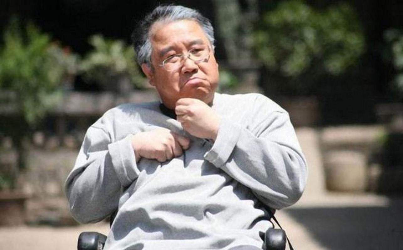 老人手脚不灵活 脑梗