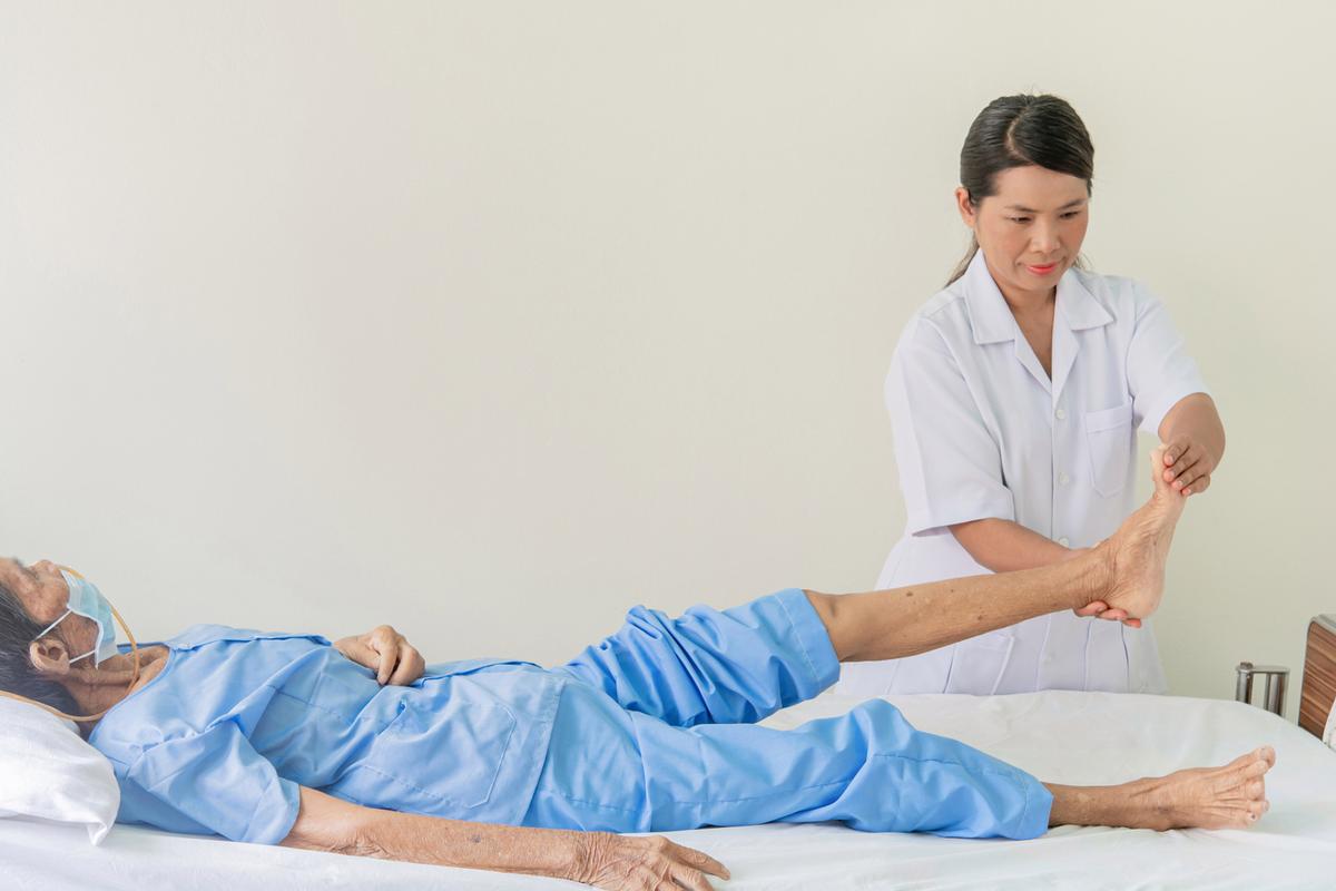 脑梗病人康复训练图片