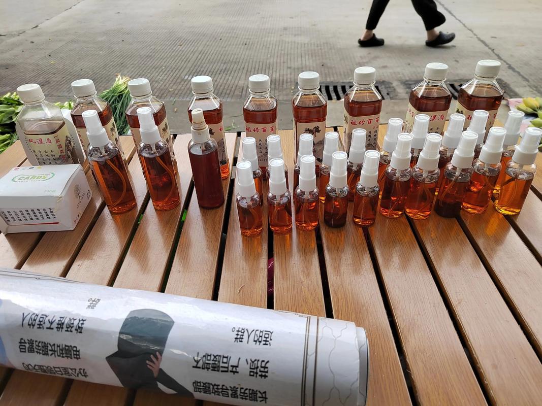 地摊风湿瓶装外用药酒